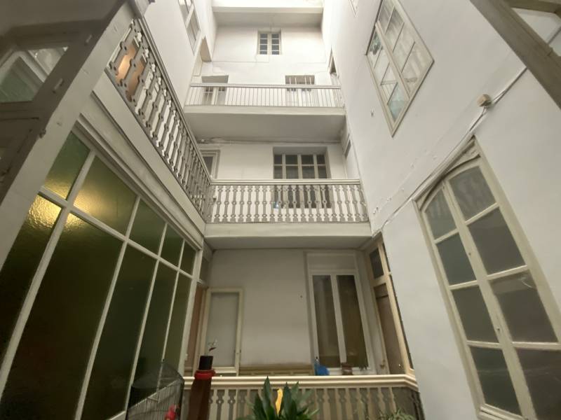 A VENDRE IMMEUBLE SUPERFICIE DE 950m², CENTRE VILLE PAMIERS  