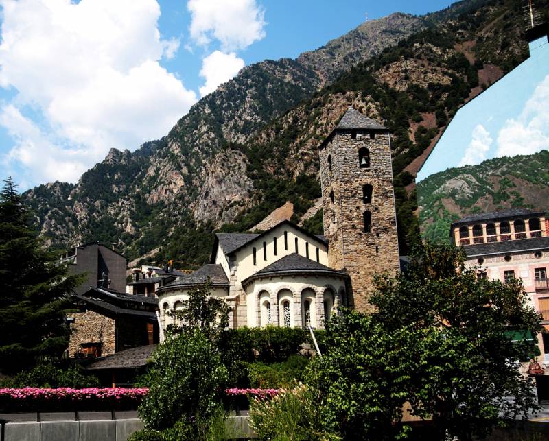 L'EXPATRIATION EN ANDORRE